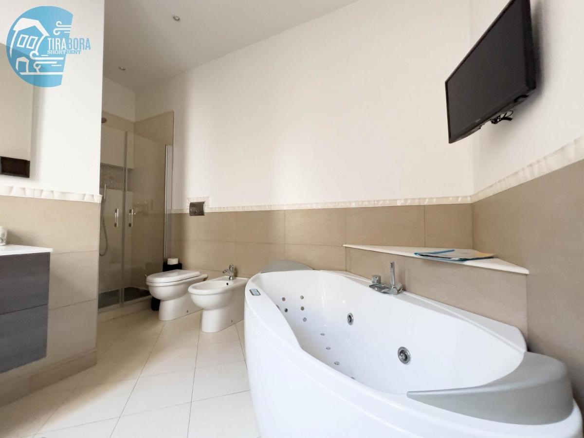 Mazzini 44 Tirabora Short Rent Apartment Trieste Luaran gambar