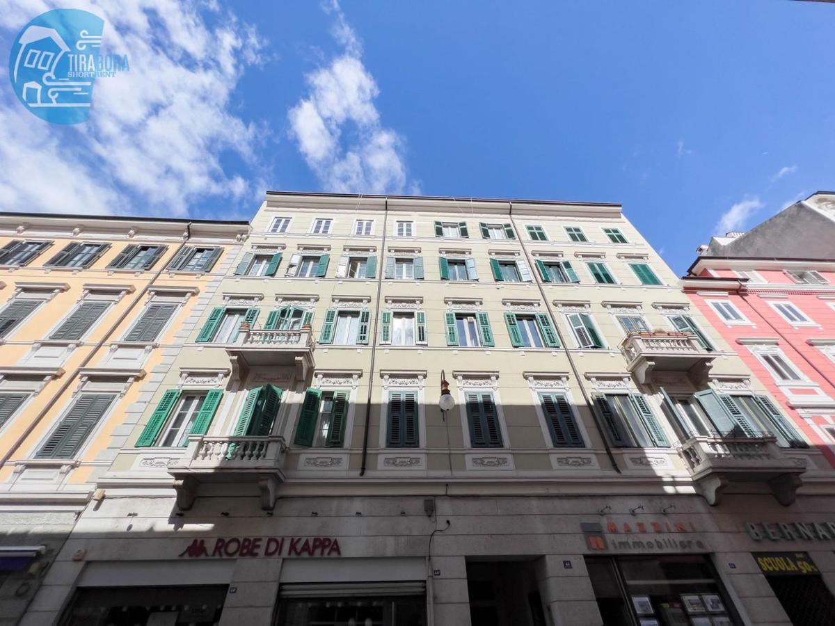 Mazzini 44 Tirabora Short Rent Apartment Trieste Luaran gambar